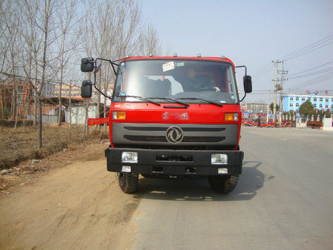 山西東營客戶在我廠定購的東風(fēng)后八輪平板運(yùn)輸車準(zhǔn)備發(fā)車