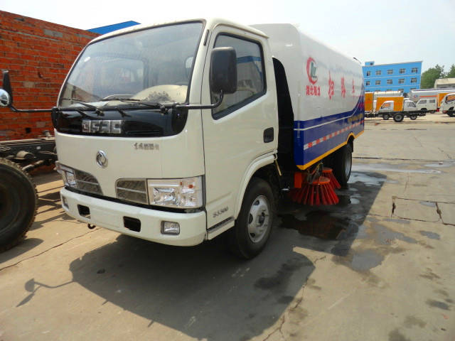  東風(fēng)福瑞卡道路清掃車（<a href=http://www.qmmq.net.cn/saoluche/ target=_blank class=infotextkey>掃路車</a>）