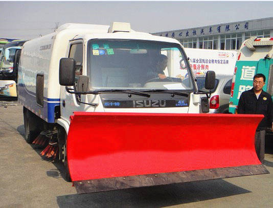 五十鈴鏟雪<a href=http://www.qmmq.net.cn/saoluche/ target=_blank class=infotextkey>掃路車</a>