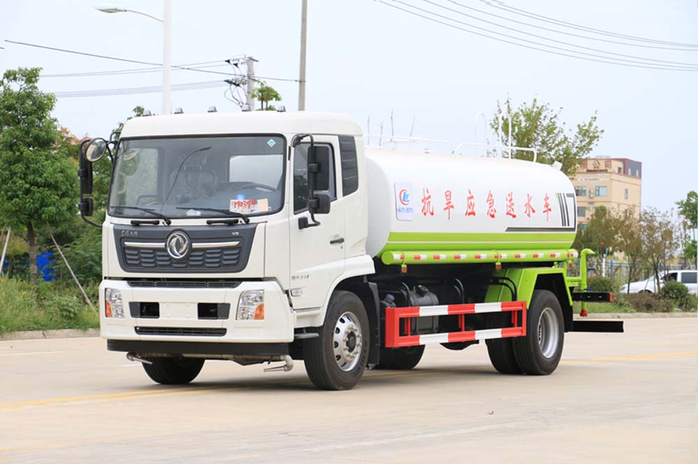 國(guó)六東風(fēng)天錦13方灑水車(chē)圖片2